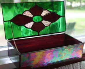 jewelry box with green and mavoe glass
